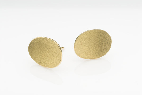 Oval textured gold earrings by Wyckoff Smith Jewellery on www.wyckoffsmith.com