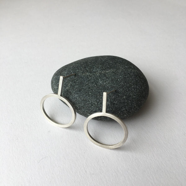 Oval dangle earrings