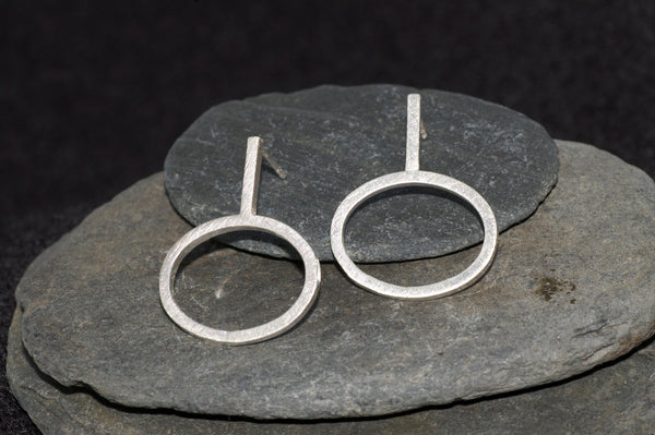 Oval dangle earrings