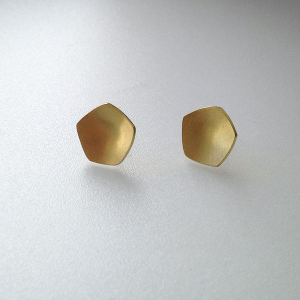 Calyx shaped 18 ct gold stud earrings www.wyckoffsmith.com