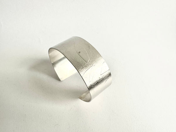 Top view of silver Spindle Leaf cuff - www.wyckoffsmith.com - Michele Wyckoff Smith