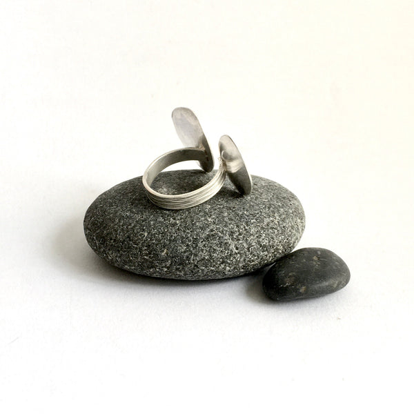 Side back view of adjustable side by side oval ring - style 3 - www.wyckoffsmith.com