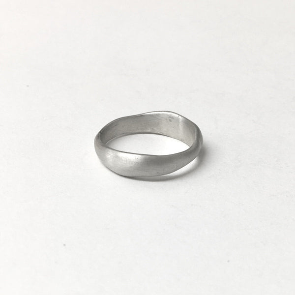 Organic shaped wedding ring by Wyckoff Smith Jewellery