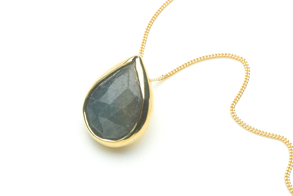 Grey Blue Sapphire Pendant set in 18 ct gold on gold chain