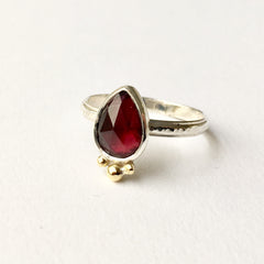 Teardrop Garnet Ring with 18 ct Gold Balls