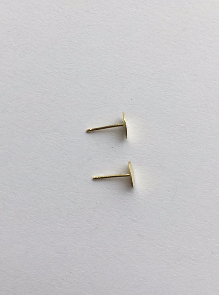 Side view of small oval 18 ct gold stud earrings by Wyckoff Smith Jewellery