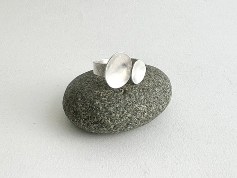 Oval adjustable ring on a pebble - www.wyckoffsmith.com