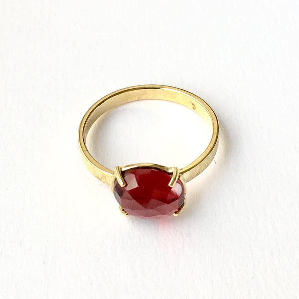 Wyckoff Smith Jewellery - rose cut garnet ring in prong setting with textured ring shank.