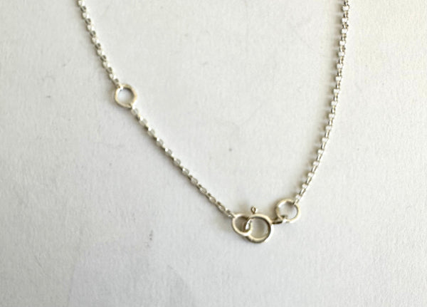 Showing adjustable silver chain - www.wyckoffsmith.com