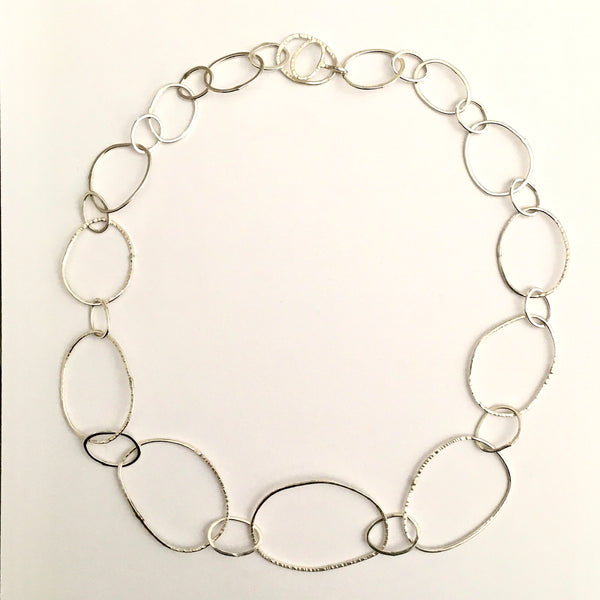 Handmade silver hammered pebble shape chain by www.wyckoffsmit.com